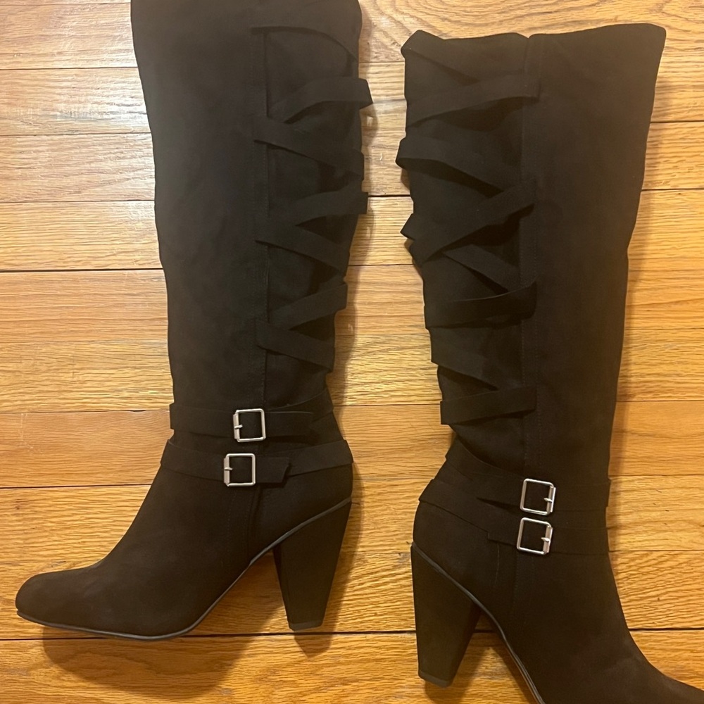 Black Knee-High Boots with Buckle Detail